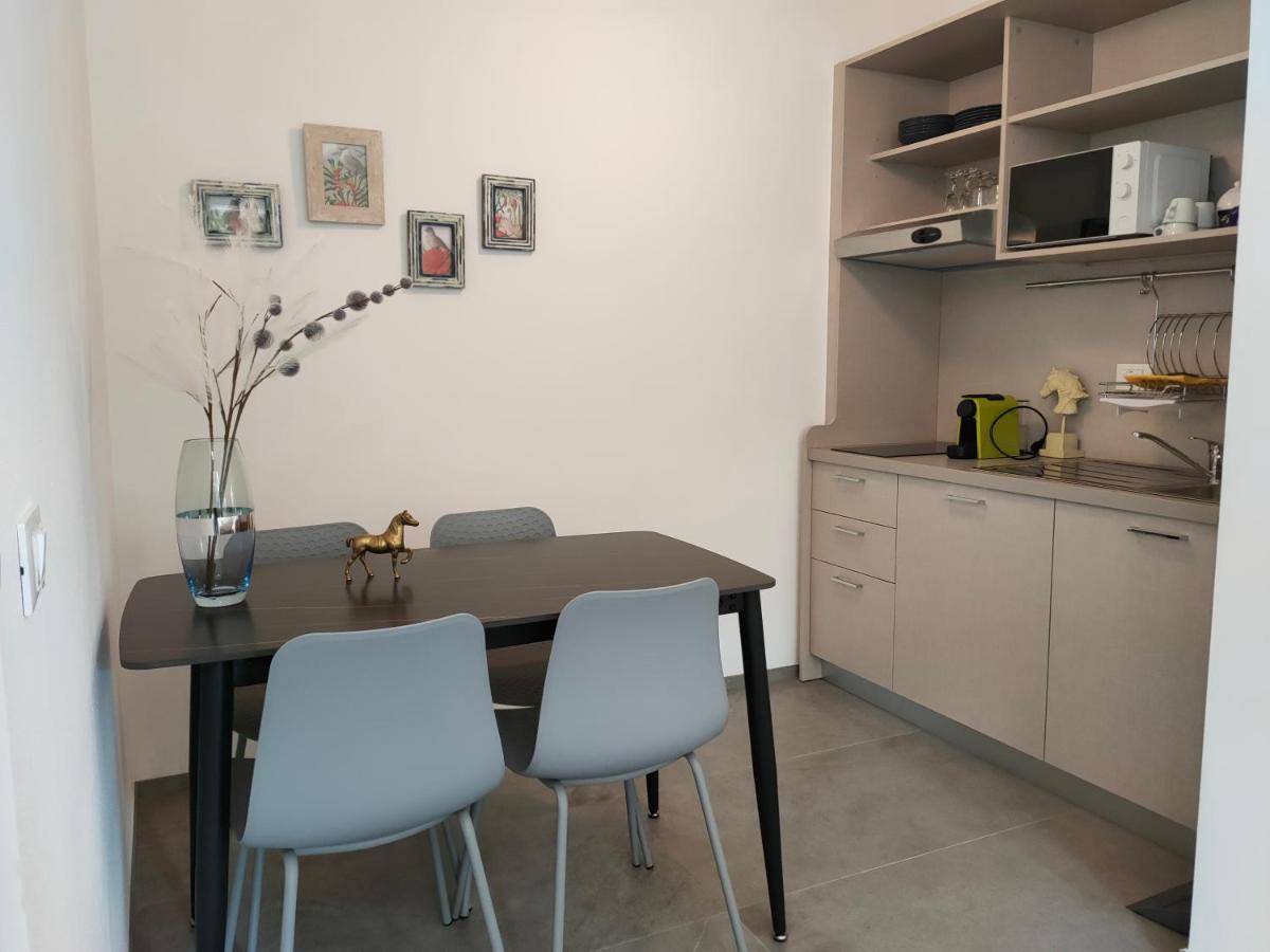 Iris Ar Holiday-Home Πεσκιέρα ντελ Γκάρντα Εξωτερικό φωτογραφία
